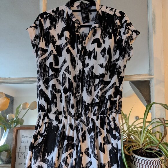 Geometric black and white jumpsuit - Picture 1 of 4